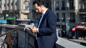 Dans une note parlementaire, Mounir Mahjoubi a esquissé trois pistes liées au "tracking" des données mobiles. 