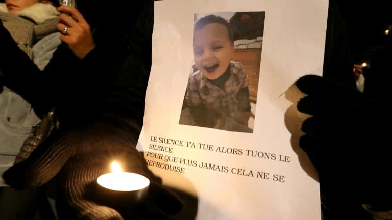 Un portrait du petit Tony, 3 ans, montré en 2016 lors d'une marche blanche à Reims