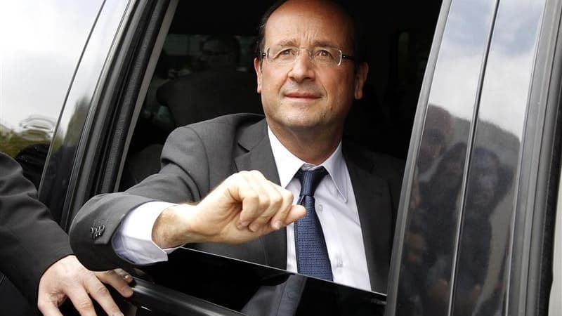 Le candidat socialiste à l'élection présidentielle François Hollande (57%, +4pts) passe en tête du palmarès des personnalités politiques devant François Bayrou (56%, -4pts)et Alain Juppé (55%, +5pts), selon le baromètre mensuel Ipsos pour Le Point publié