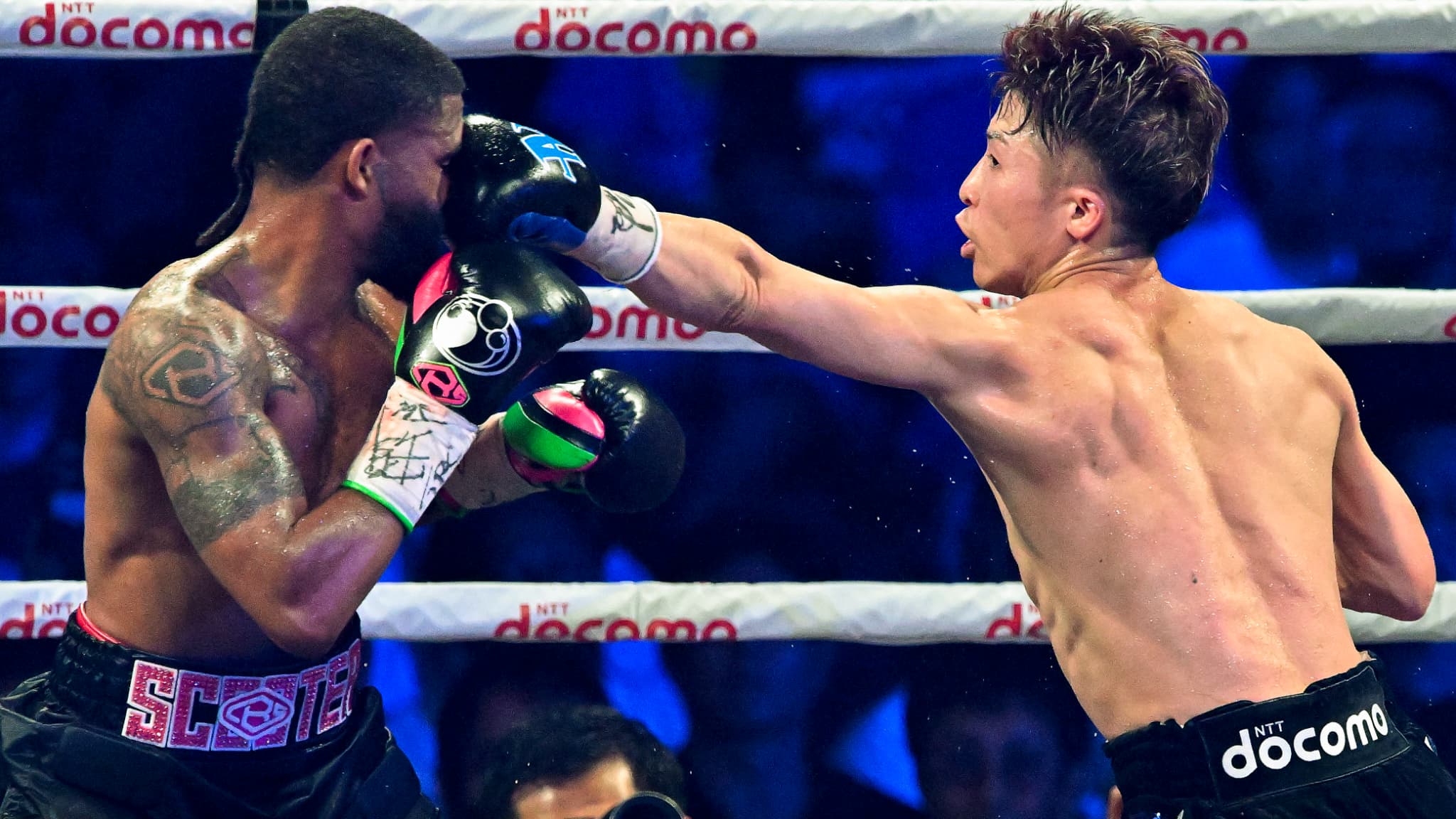 Naoya Inoue (à droite) lors de son combat contre Stephen Fulton en juillet 2023