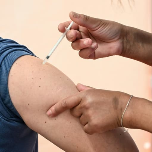 EN DIRECT - Covid-19: plus de 30.252.900 personnes primo-vaccinées en France