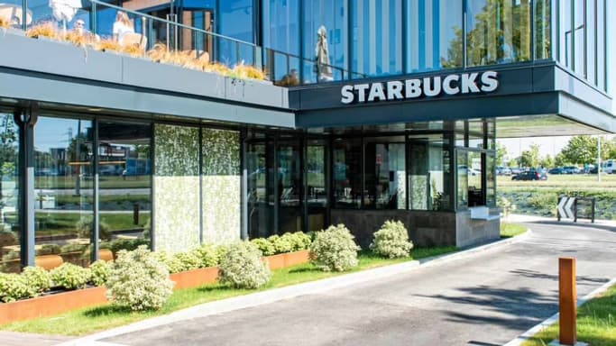Le café Starbucks "drive" de Labège (Haute-Garonne).