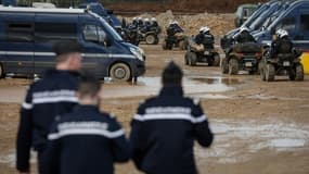 Les forces de l'ordre sont présentes à Sainte-Soline à la veille d'une manifestation non autorisée contre des méga-bassines, dans les Deux-Sèvres, le 24 mars 2023