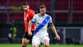 Illya Zabarni avec le Dynamo Kiev face au Rennais Martin Terrier 