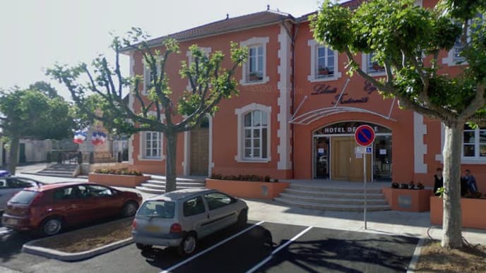 L'hôtel de ville de Jonage, dans le Rhône, en juin 2008.