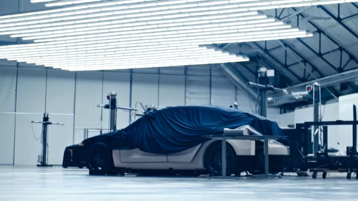Sous ce voile, serait-ce le Model Y? Sous ce voile, serait-ce le Model Y?
