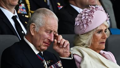 Le roi Charles et la reine Camille lors des commémorations du Débarquement allié en Normandie le 5 juin 2024 à Portsmouth, dans le sud de l'Angleterre.