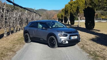 La C4 Cactus II s'impose comme une berline compacte confortable tout en restant proposée à des tarifs accessibles.