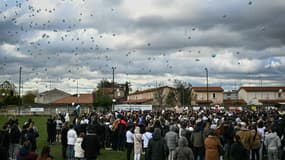 Lâcher de ballons à Romans-sur-Isère en hommage au jeune Thomas, 16 ans, tué lors d'un bal à Crépol dans la Drôme