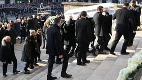 Le cortège funéraire portant le cercueil de Johnny Hallyday ce samedi