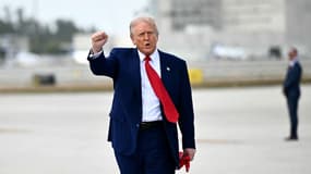 Donald Trump à son arrivée à l'aéroport de Miami le jeudi 3 avril.