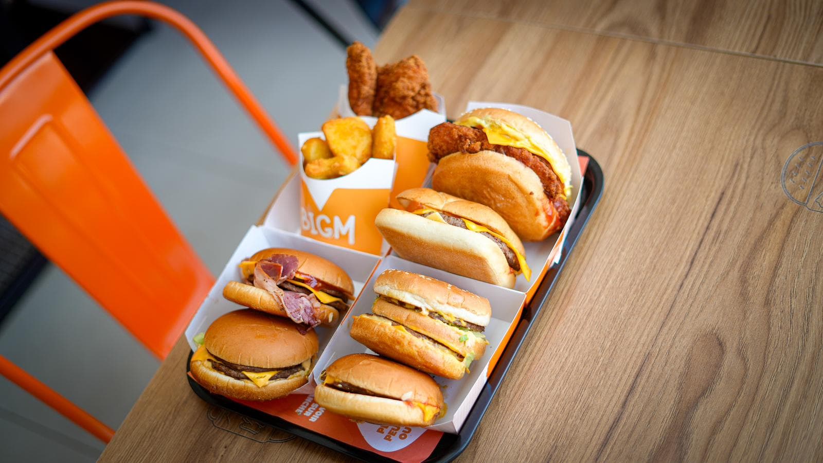 Des burgers de l'enseigne "Big M".