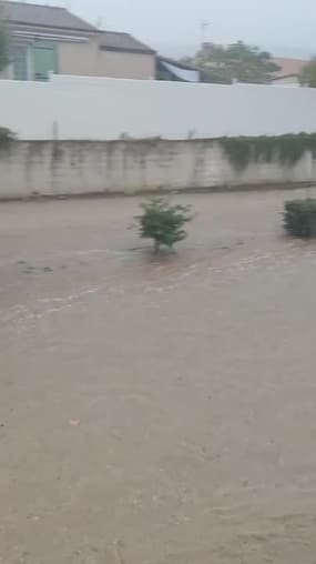 Inondations dans la rue principale de Langlade (Gard) - Témoins BFMTV