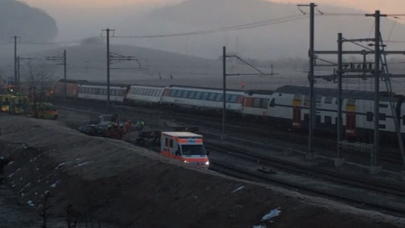 Une collision entre deux trains a fait plusieurs blessés vendredi matin, en Suisse.