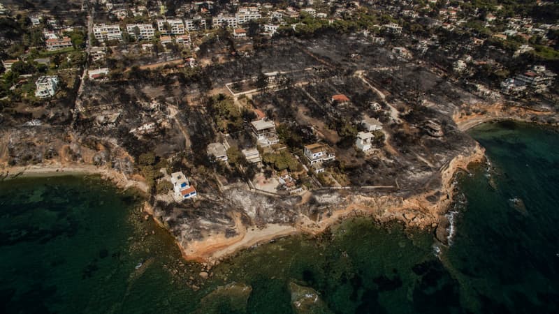 Vue de Mati, ravagé par les flammes.