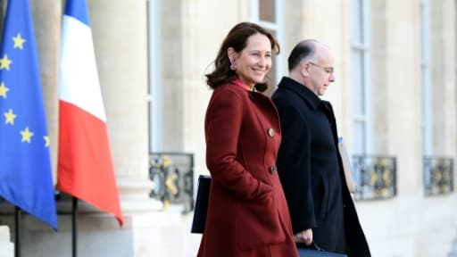 Ségolène Royal et Bernard Cazeneuve à la sortie du conseil des ministres le 10 février 2016 à l'Elysée à Paris Ségolène Royal et Bernard Cazeneuve à la sortie du conseil des ministres le 10 février 2016 à l'Elysée à Paris