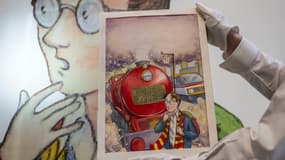 La couverture originale de Thomas Taylor pour "Harry Potter et l'école des sorciers" de J.K. Rowling chez Sotheby's à New York le 25 juin 2024 (Photo d'illustration)