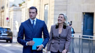Jordan Bardella, président du Rassemblement national (RN), et Marine Le Pen, présidente du groupe parlementaire du parti, après une réunion avec le Premier ministre à l'Hôtel de Matignon à Paris, le 17 septembre 2025. 