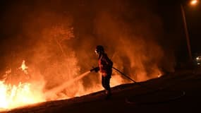 Un pompier durant les incendies au Portugal, le 16 octobre 2017