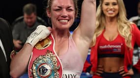 Heather Hardy après avoir remporté le titre mondial WBO des plumes en octobre 2018