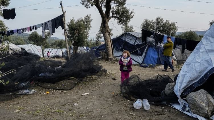 Un camps de fortune sur l'île grecque de Lesbos, adjacent au camps de réfugiés Moria, le 2 décembre 2018.