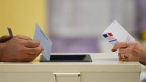 Selon un sondage LH2 pour Le Nouvel Observateur, à cinq jours du premier tour des élections législatives, la situation reste favorable au Parti socialiste mais ce dernier devra peut-être compter sur ses alliés pour obtenir une majorité à l'Assemblée. /Pho