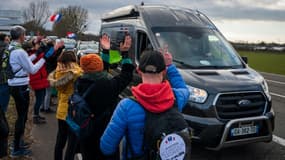 Des participants au "Convoi de la liberté" prennent la route en direction de Paris, le 11 février 2022 à Strasbourg, dans le Bas-Rhin