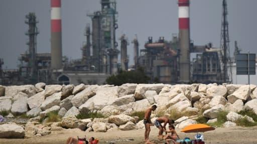 La plage à Fos-sur-mer (sud), non loin de Marseille, le 21 juin 2017