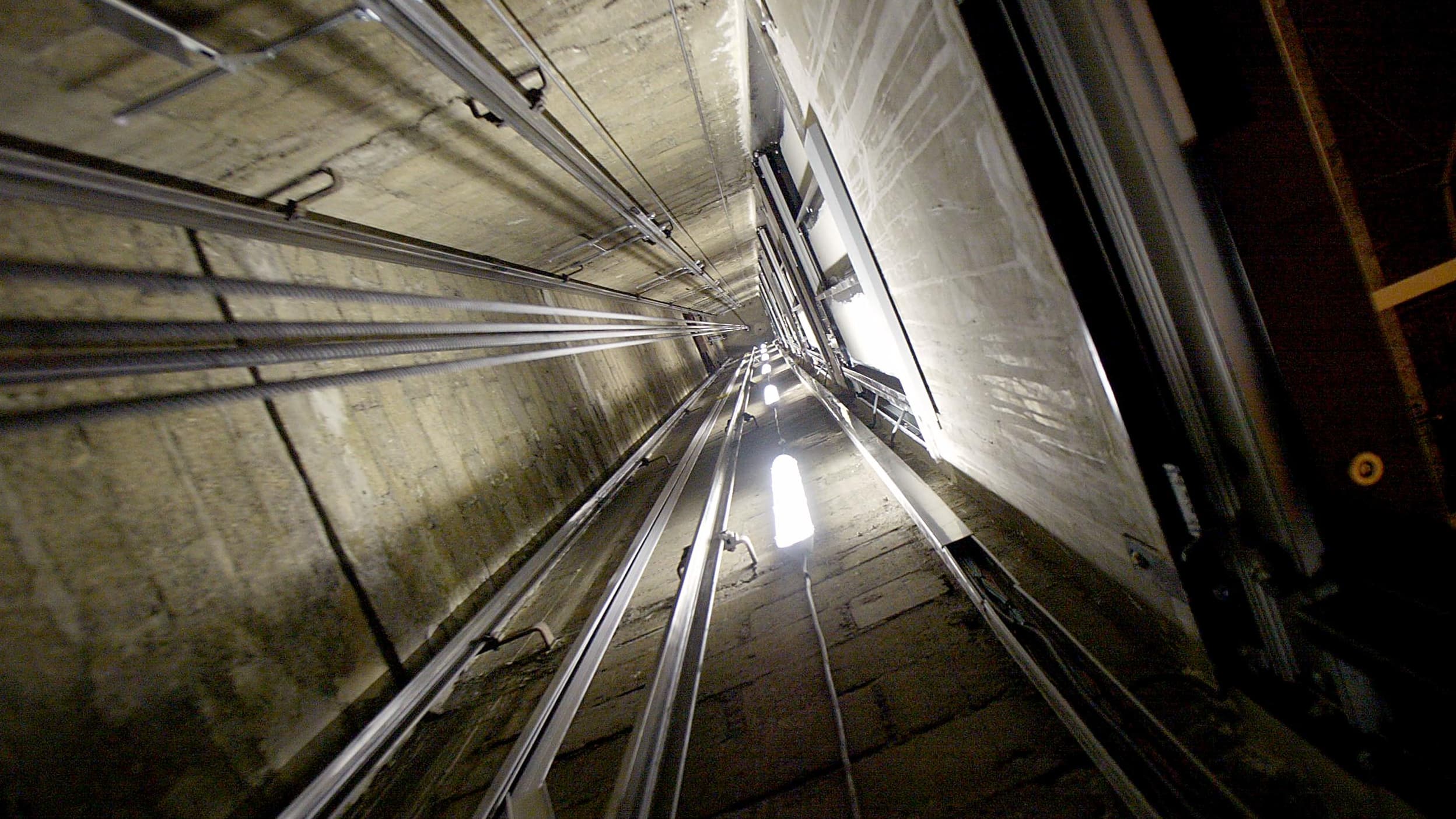 Panne d'ascenseur dans les HLM la SeineSaintDenis teste des monte — free download