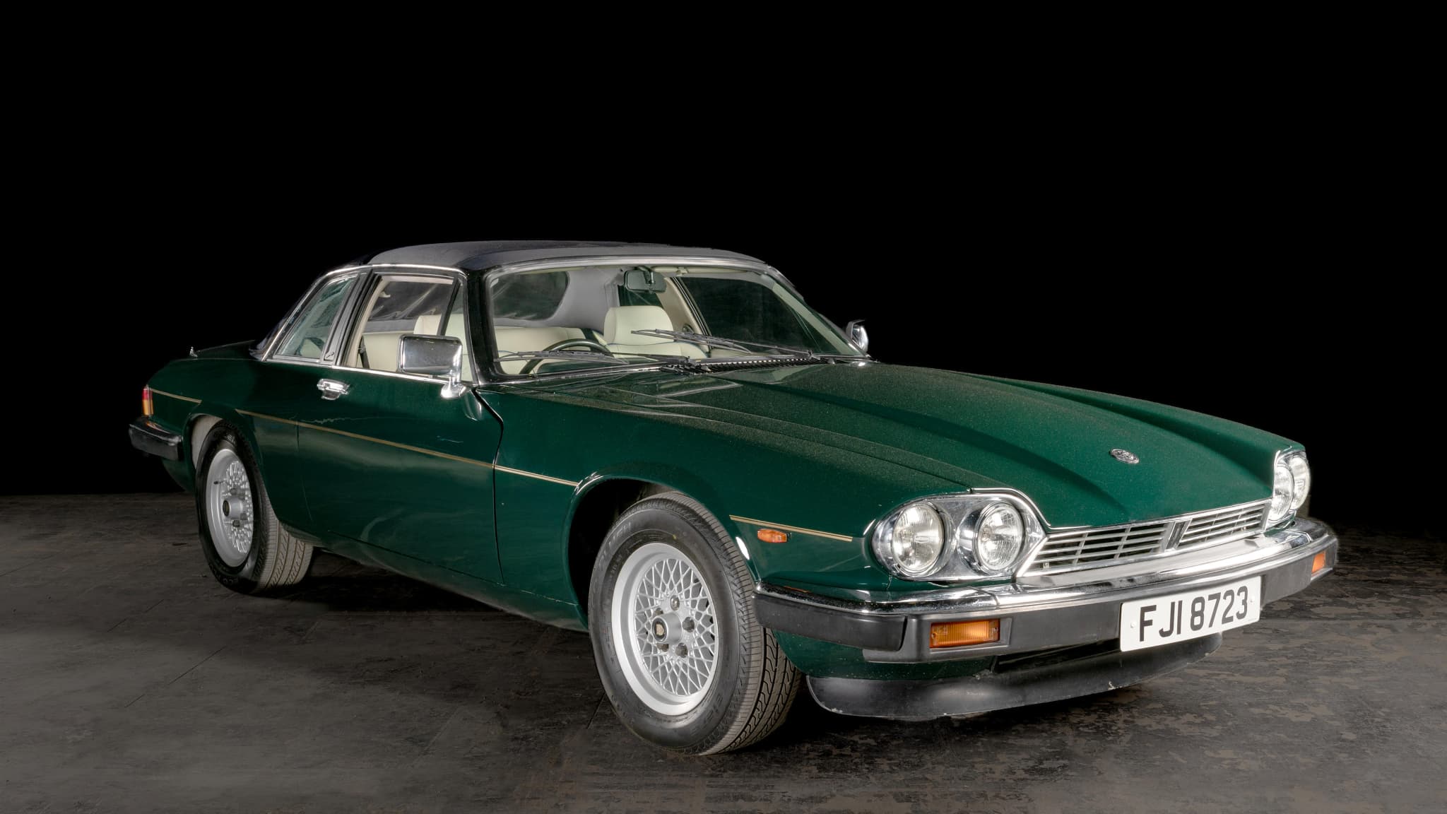La Jaguar verte de la princesse Diana utilisée dans la série "The Crown" La Jaguar verte de la princesse Diana utilisée dans la série "The Crown"