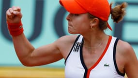 Alizé Cornet serre le poing. Elle a donné le point de la victoire à la France avec Julie Coin