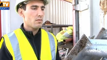 Azouz a passé un test à Pôle emploi, et a ensuite trouvé du travail.