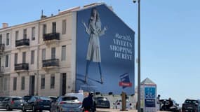 La mairie de Marseille veut interdire les panneaux publicitaires géants à partir de cet été.