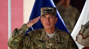 Cérémonie de passation de pouvoir à Kaboul entre le commandant en chef des forces américaines en Afghanistan le général David Petraeus (photo) et le général américain John Allen. Petraeus s'apprête à rejoindre Washington en tant que nouveau directeur de l
