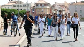 Photo de la marche blanche à Perpignan, en hommage à la jeune victime