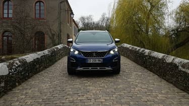 Avec son look moderne, ses nombreux équipements et le moteur HDi de 180 ch sous le capot, ce Peugeot 3008 GT présente des arguments séduisants.