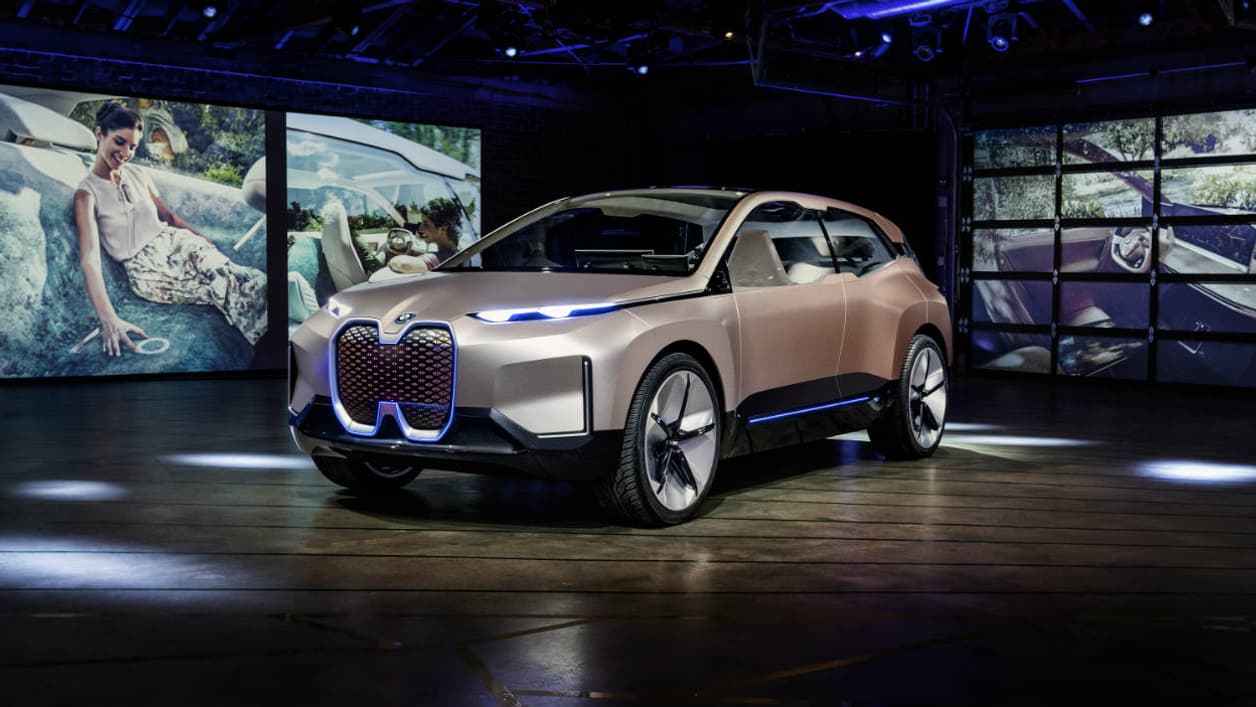 Le concept iNext Vision incarne le SUV familial du XXIème siècle pour BMW. Long de 5,055 mètres, large de 2,06 mètres, il embarque des batteries dans le plancher, deux moteurs électriques à l’avant comme a l’arrière, le tout pour 600 kilomètres d’autonomie. Le concept iNext Vision incarne le SUV familial du XXIème siècle pour BMW. Long de 5,055 mètres, large de 2,06 mètres, il embarque des batteries dans le plancher, deux moteurs électriques à l’avant comme a l’arrière, le tout pour 600 kilomètres d’autonomie.