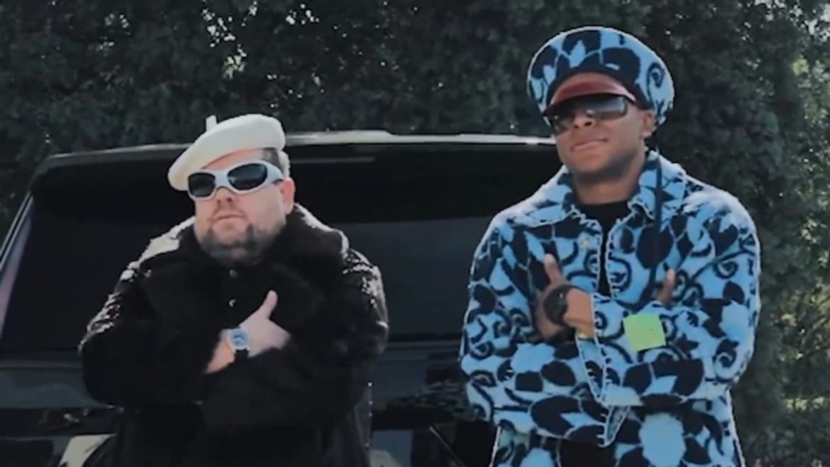https://images.bfmtv.com/Z-n6Bv1nWLpHEW6ohcg7Tz58m_4=/9x15:585x339/1170x0/images/James-Corden-et-Kylian-Mbappe-dans-l-emission-Carpool-Karaoke-de-Fox-Sports-2303064.jpg