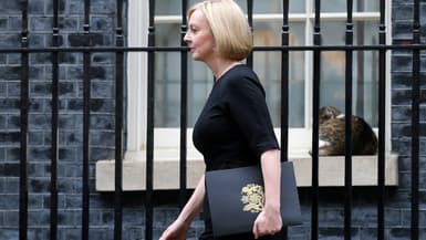 Le Premier ministre britannique, Liz Truss, quitte le 10 Downing Street, dans le centre de Londres, le 9 septembre 2022.