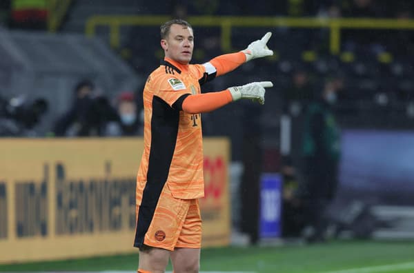 Manuel Neuer mit Bandagen im Gesicht gegen Dortmund im Dezember 2021