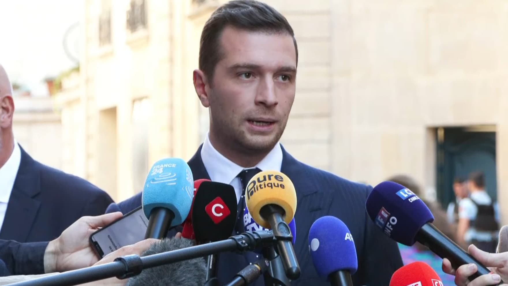 "À LUI DE PROUVER QU’IL EST DANS UNE RUPTURE": LE RN MENACE SÉBASTIEN LECORNU DE CENSURE "S'IL POURSUIT LA POLITIQUE QUI EST MENÉE JUSQU'À PRÉSENT"