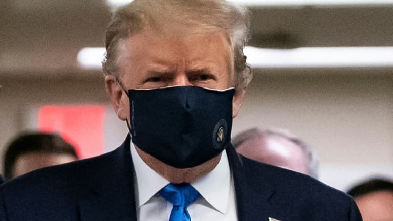 Donald Trump porte un masque à l'hôpital Walter Reed, près de Washington, le 11 juillet 2020