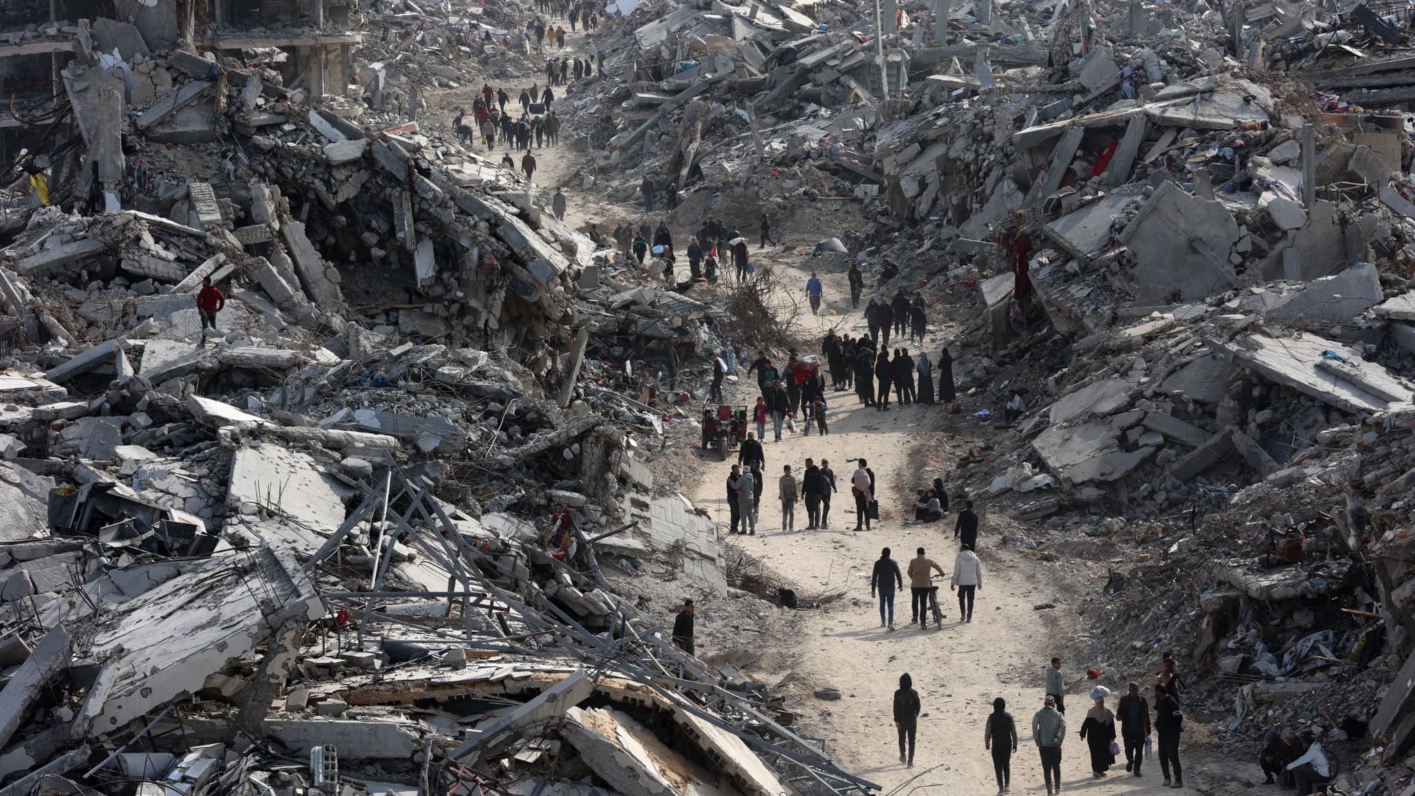 Des milliers de déplacés retournent à Gaza après le début du cessez-le-feu, le 19 janvier 2025