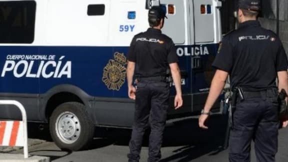 Ivre au volant en plein confinement, le maire mord un policier en Espagne