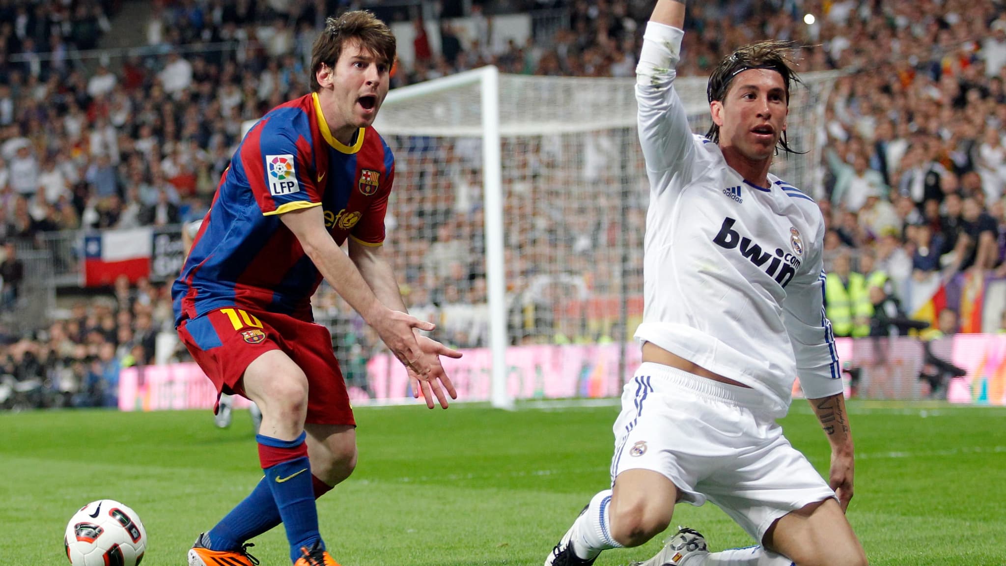 Lionel Messi face à Sergio Ramos en 2010 Lionel Messi face à Sergio Ramos en 2010