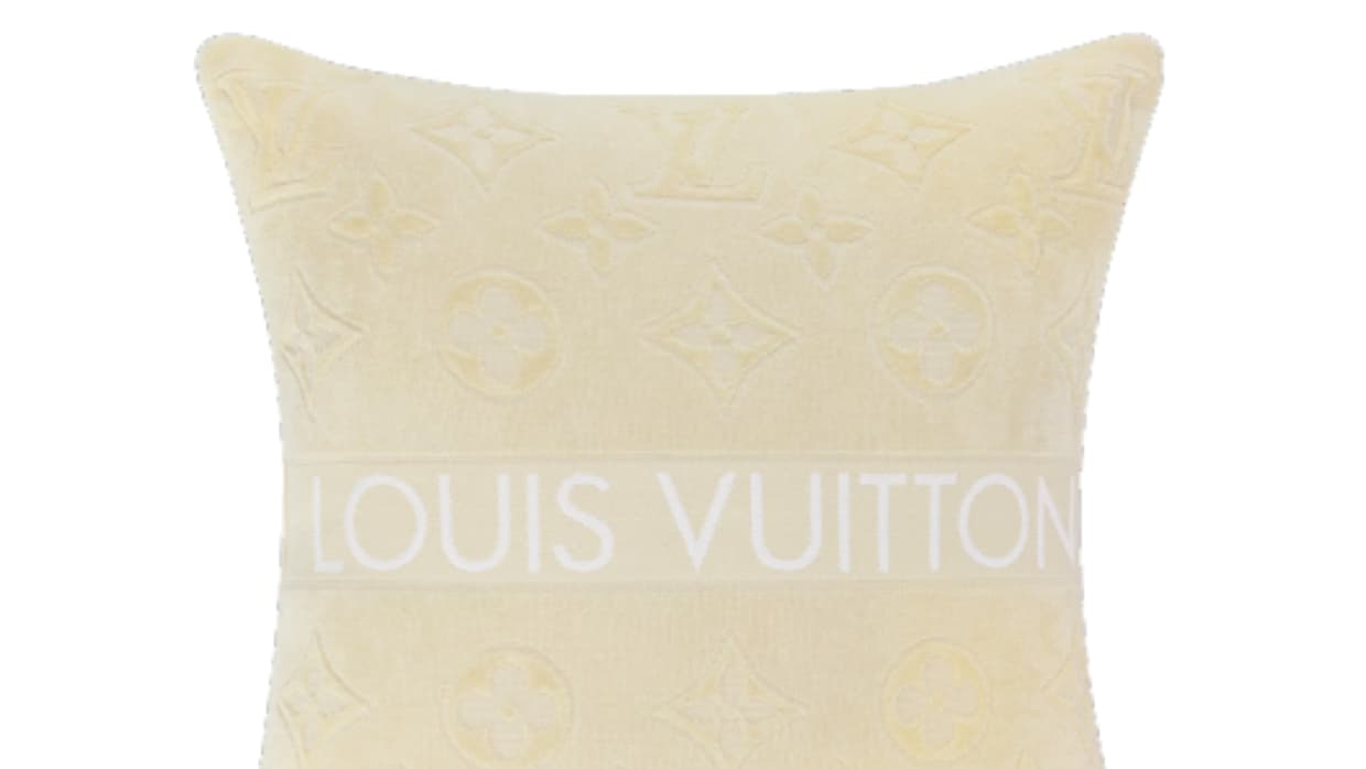 Le coussin de plage Louis Vuitton.