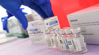 Des fioles du vaccin Johnson & Johnson contre le Covid-19, le 25 mars 2021 à Los Angeles, en Californie
