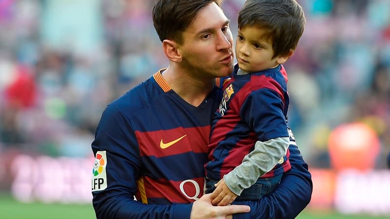 Lionel Messi et son fils Thiago en 2015