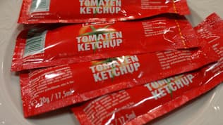 Des sachets individuels de ketchup (photo d'illustration).