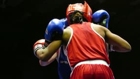 Sarah Ourahmoune, médaillée olympique de boxe, motive les troupes en coachant directement au sein de l'entreprise.